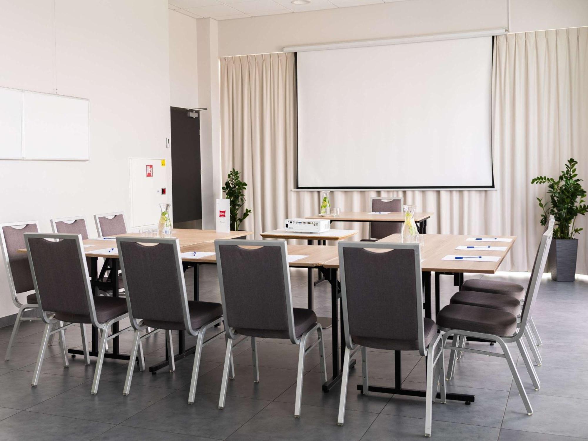 Ibis Poznan Polnoc Hotel Сухи Лас Екстериор снимка