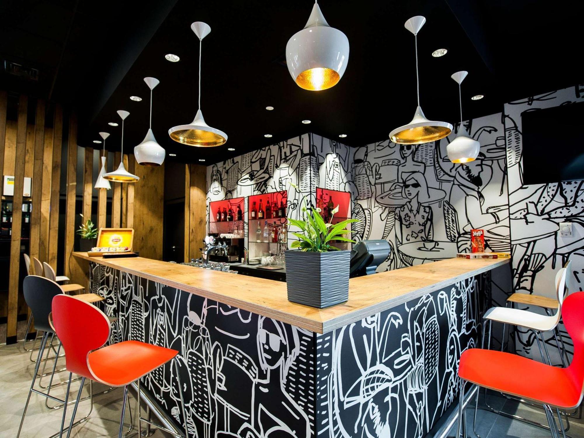 Ibis Poznan Polnoc Hotel Сухи Лас Екстериор снимка