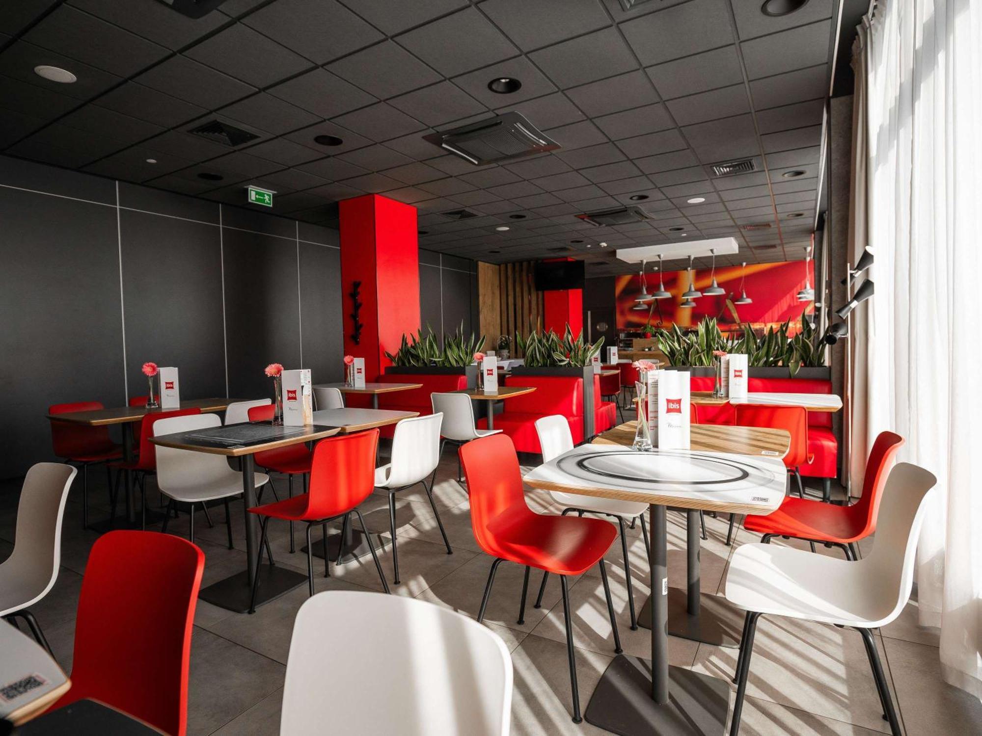 Ibis Poznan Polnoc Hotel Сухи Лас Екстериор снимка
