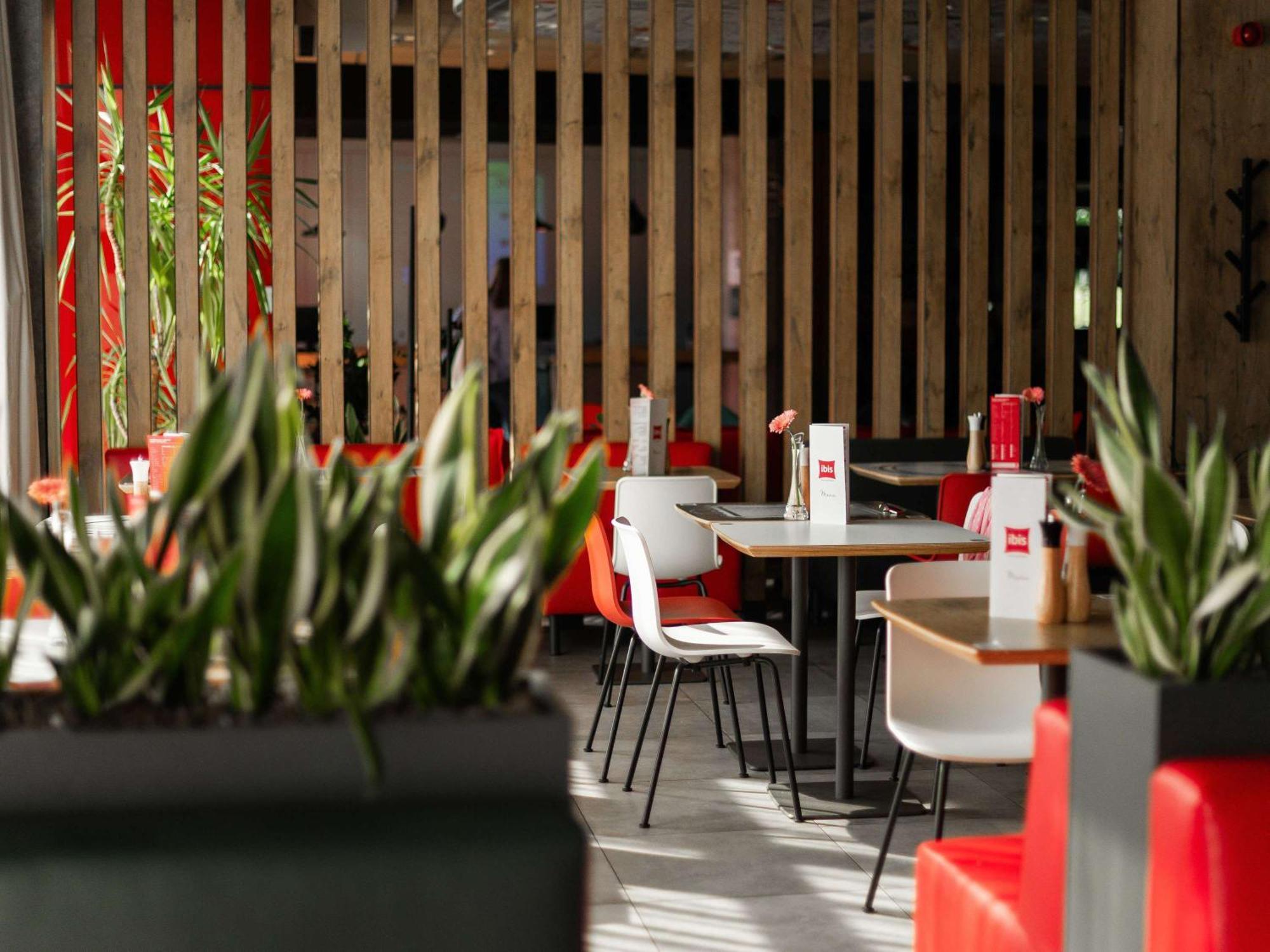 Ibis Poznan Polnoc Hotel Сухи Лас Екстериор снимка