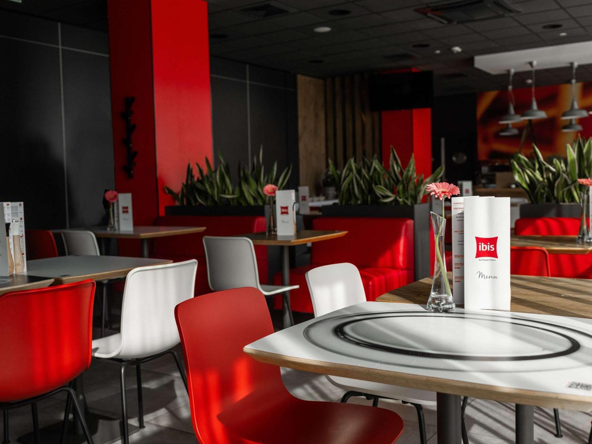 Ibis Poznan Polnoc Hotel Сухи Лас Екстериор снимка