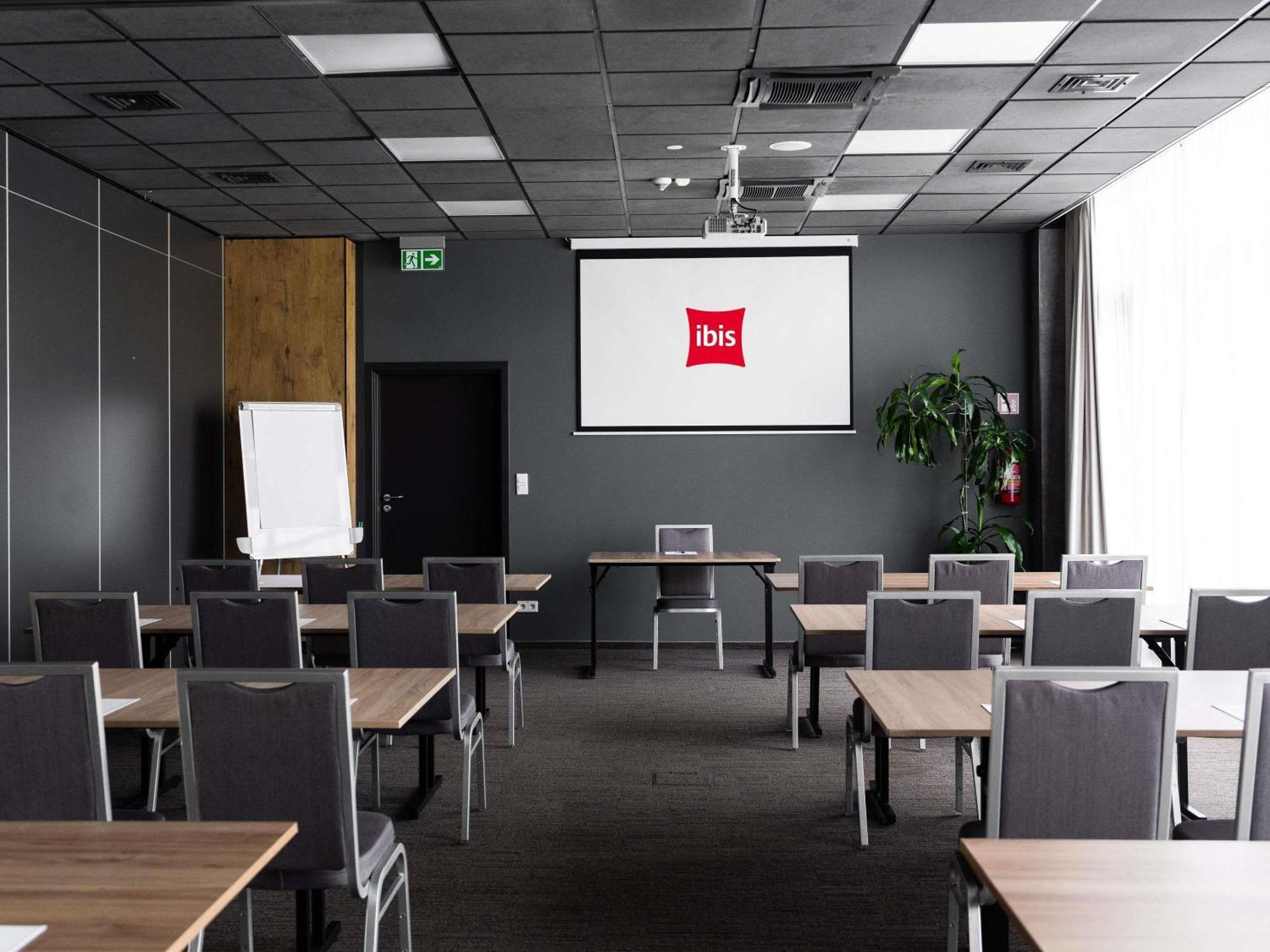 Ibis Poznan Polnoc Hotel Сухи Лас Екстериор снимка