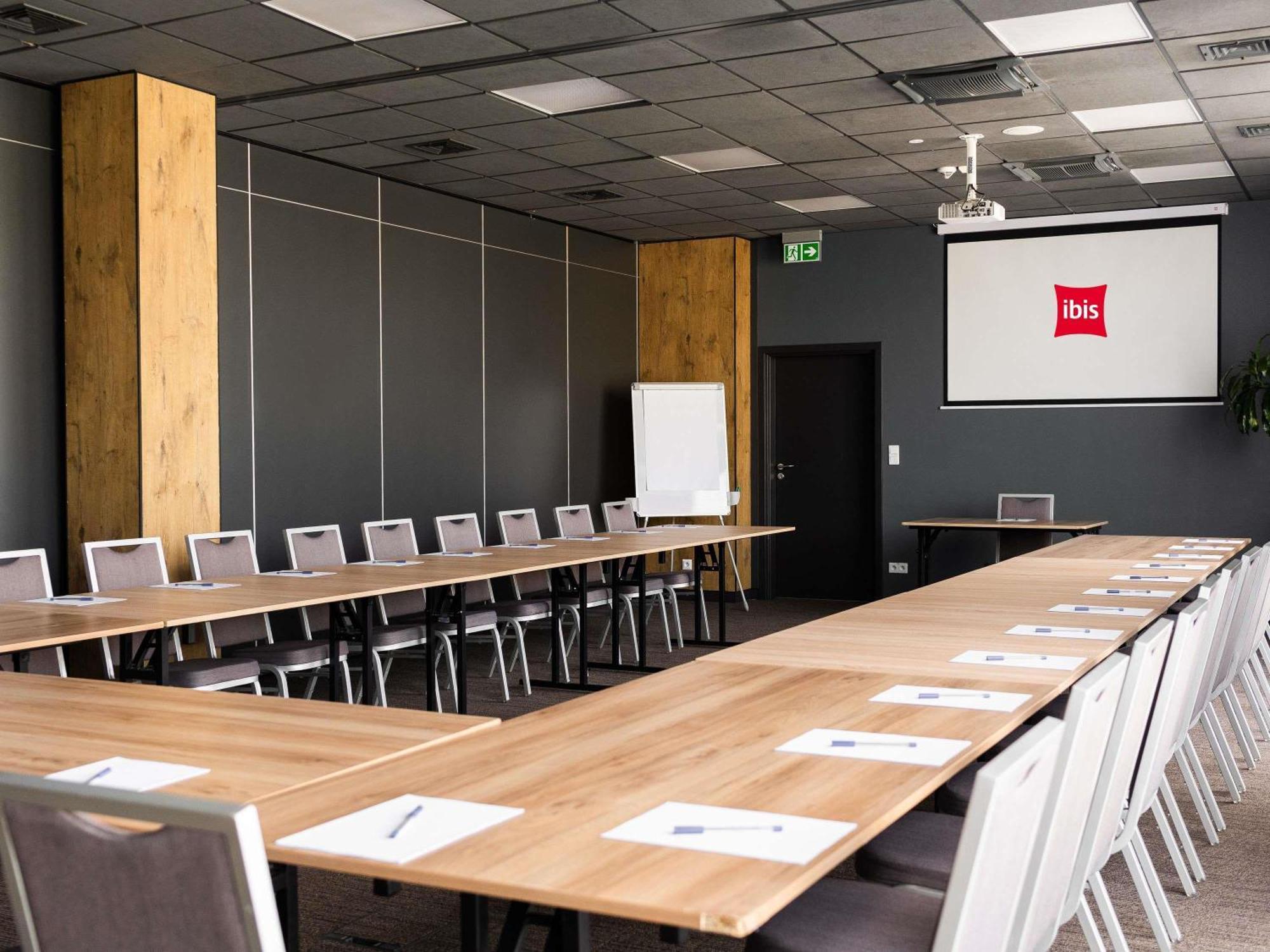 Ibis Poznan Polnoc Hotel Сухи Лас Екстериор снимка