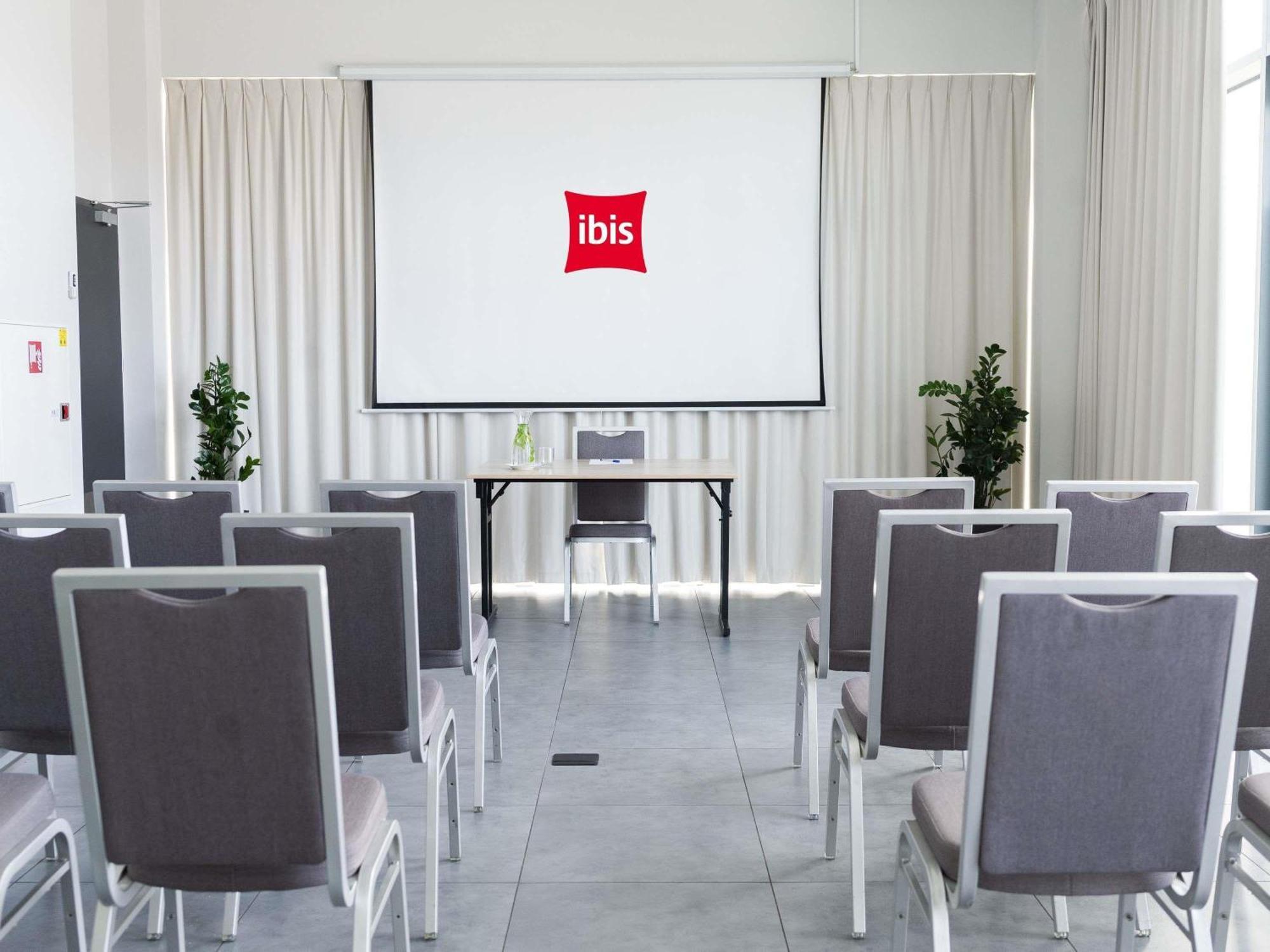 Ibis Poznan Polnoc Hotel Сухи Лас Екстериор снимка