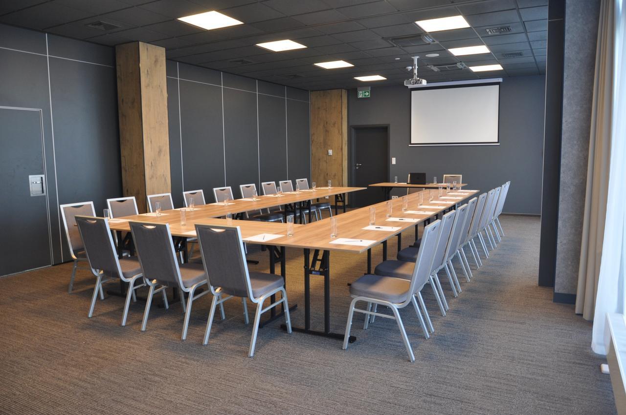 Ibis Poznan Polnoc Hotel Сухи Лас Екстериор снимка